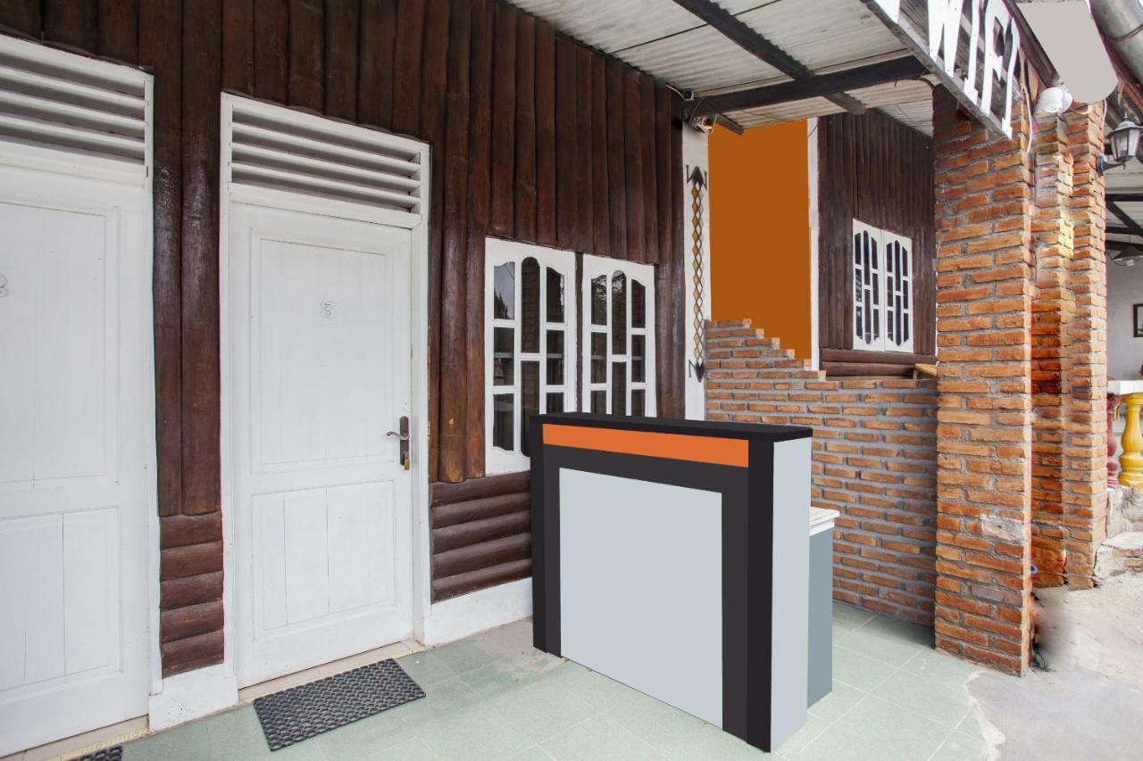 Oyo Flagship 2799 Berastagi Backpacker Rooms エクステリア 写真