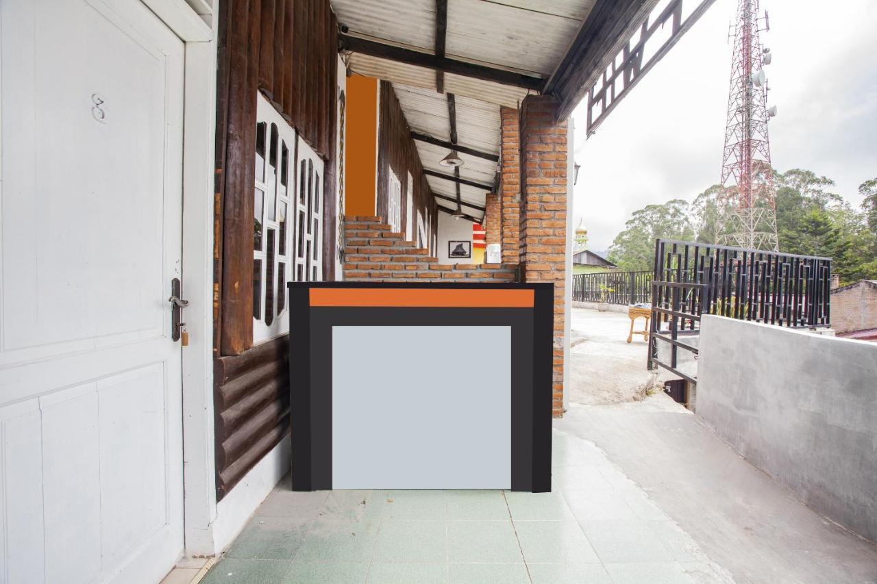 Oyo Flagship 2799 Berastagi Backpacker Rooms エクステリア 写真