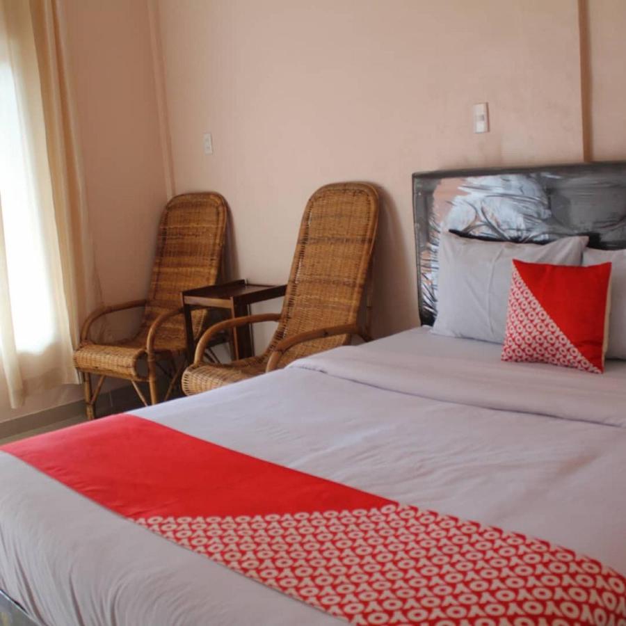 Oyo Flagship 2799 Berastagi Backpacker Rooms エクステリア 写真